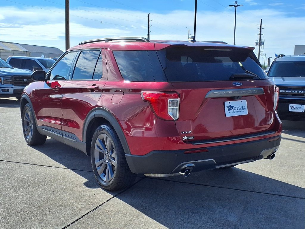 Used 2023 Ford Explorer XLT w/ Equipment Group 202A RWD image 4