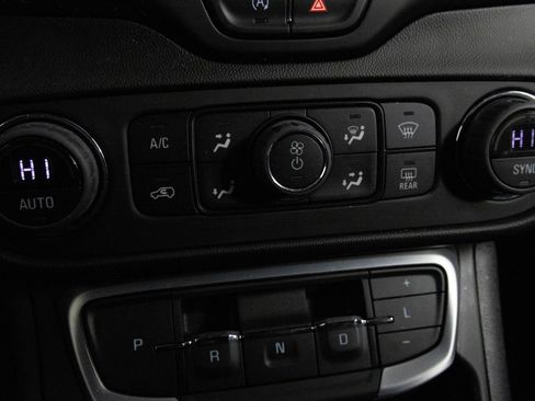 Used 2023 GMC Terrain SLE w/ Driver Convenience Package image 25