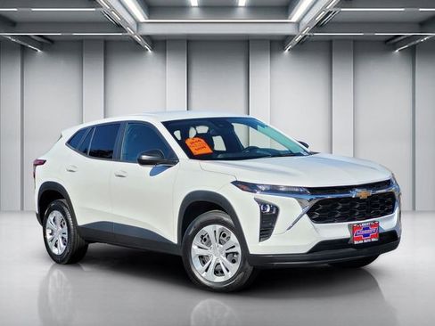 Used 2024 Chevrolet Trax LS image 1