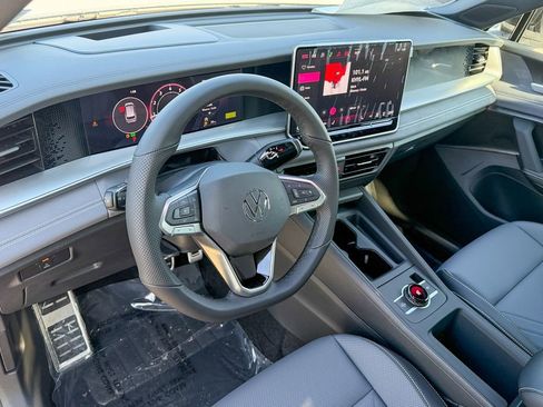 New 2026 Volkswagen Tiguan SE R-Line FWD image 12