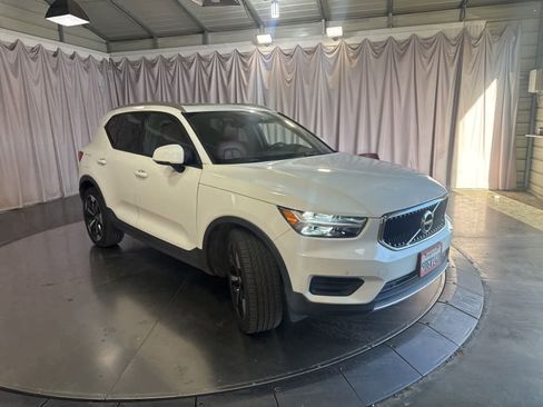 Used 2020 Volvo XC40 T5 Momentum AWD/4WD image 3