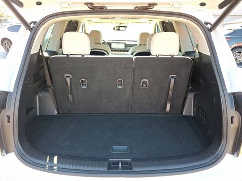 Used 2023 Kia Telluride EX w/ EX Captain's Chair Package image 18