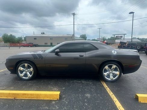 Used 2014 Dodge Challenger R/T RWD image 4