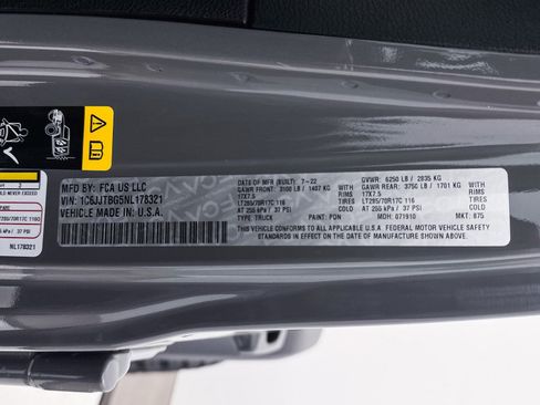 Used 2022 Jeep Gladiator Rubicon w/ Cold Weather Group image 37