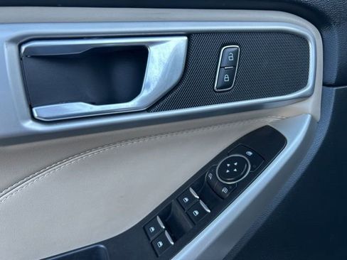 Used 2023 Ford Explorer XLT w/ Equipment Group 202A image 11