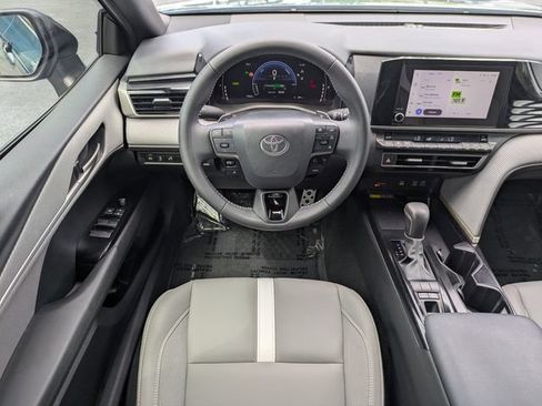Used 2025 Toyota Camry SE w/ Convenience Package FWD image 15