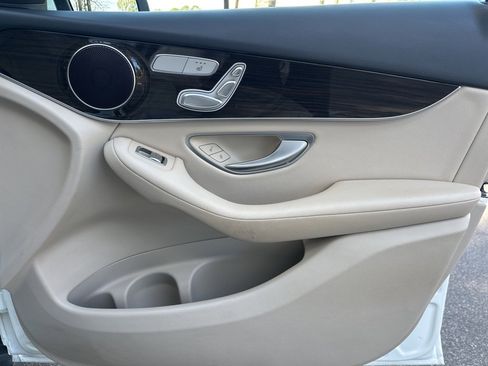 Used 2021 Mercedes-Benz GLC 300 image 17