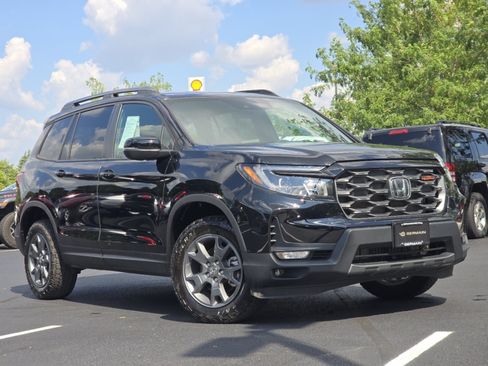 Certified 2025 Honda Passport TrailSport image 2