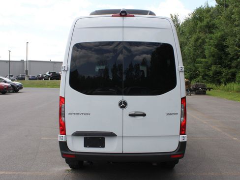 Used 2025 Mercedes-Benz Sprinter 2500 image 6