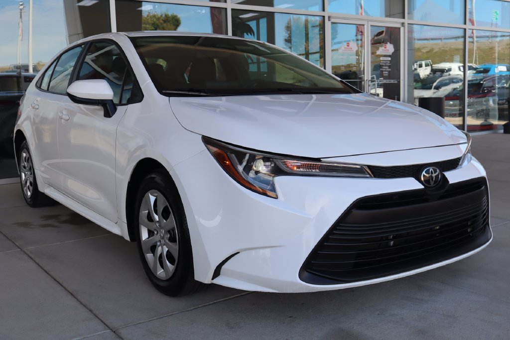 Used 2024 Toyota Corolla LE FWD image 1