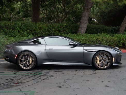 Used 2025 Aston Martin DB12 Coupe image 26