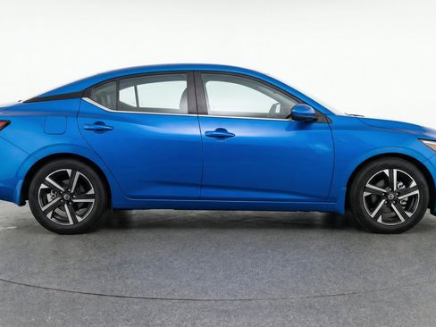 Used 2025 Nissan Sentra SV FWD image 11