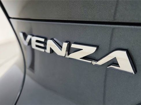 Used 2023 Toyota Venza Limited image 17