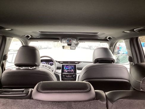 New 2025 Jeep Grand Cherokee Altitude image 16