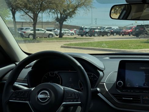 Used 2025 Nissan Altima 2.5 SV image 34