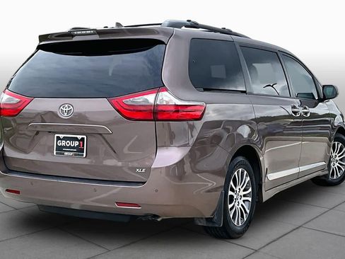 Used 2020 Toyota Sienna XLE Premium FWD image 13