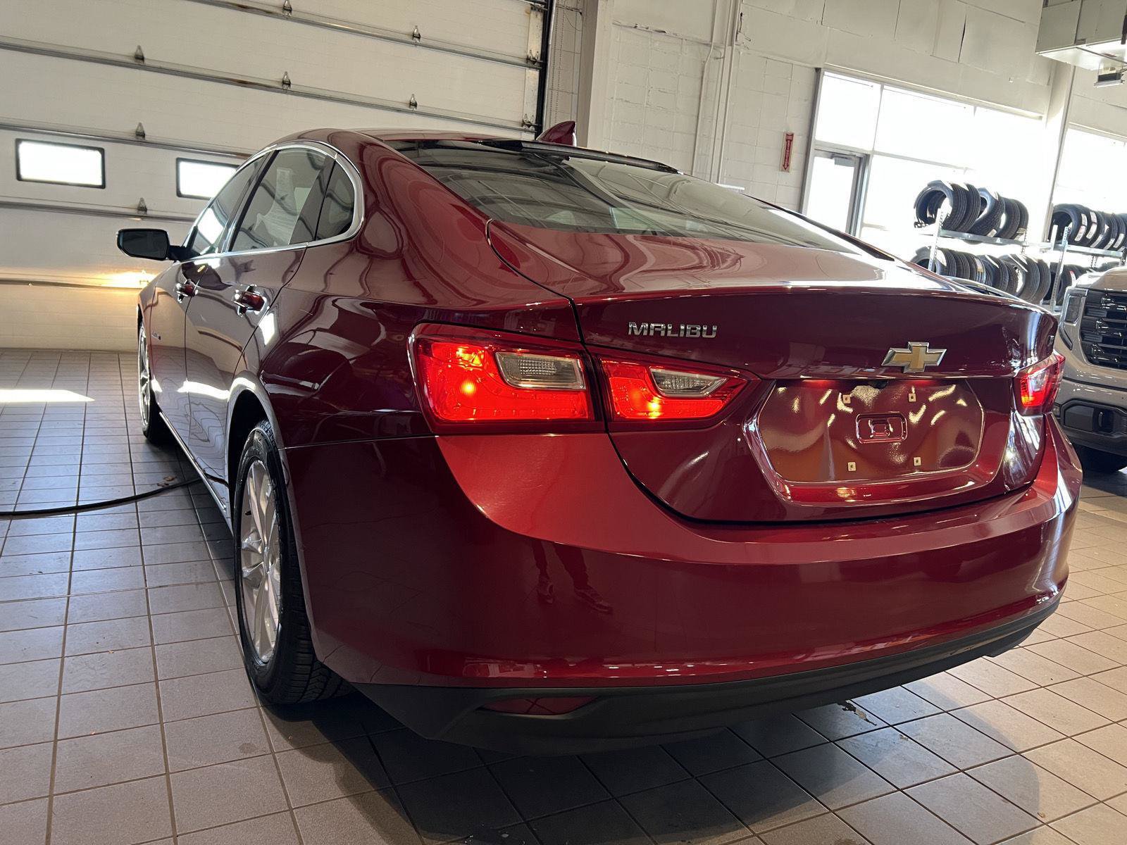 Used 2017 Chevrolet Malibu LT FWD image 7