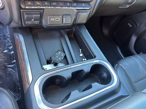 Used 2022 Chevrolet Silverado 1500 High Country w/ Technology Package image 35