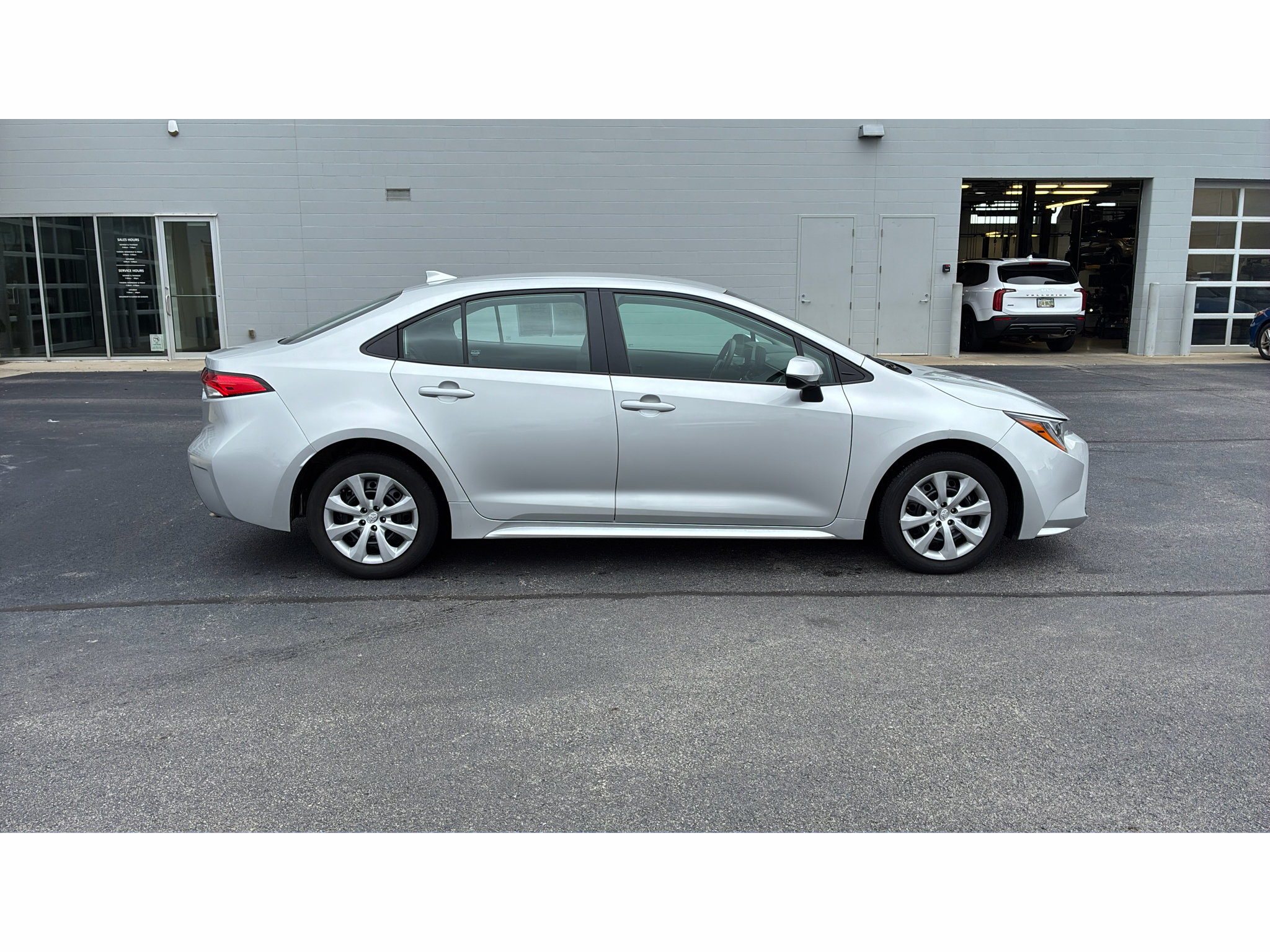 Used 2025 Toyota Corolla LE FWD image 8