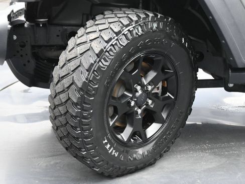Used 2020 Jeep Wrangler Sport AWD/4WD image 16