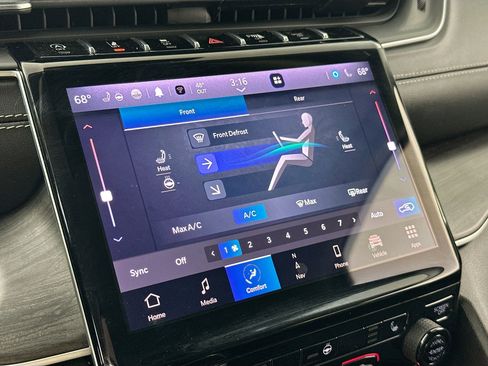 Used 2022 Jeep Grand Cherokee L Limited image 16