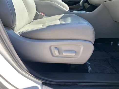 Used 2017 Toyota Highlander XLE image 42