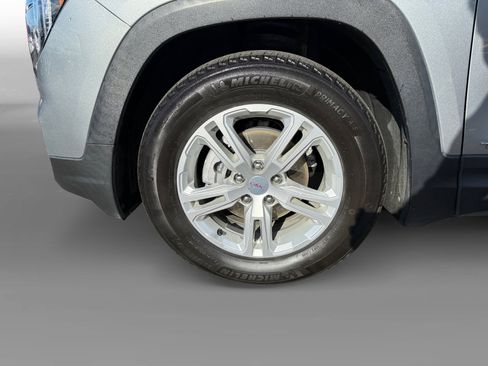 Used 2023 GMC Terrain SLE w/ Driver Convenience Package image 9