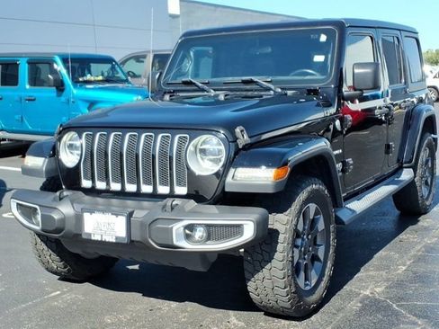 Used 2018 Jeep Wrangler Unlimited Sahara w/ Dual Top Group AWD/4WD image 2