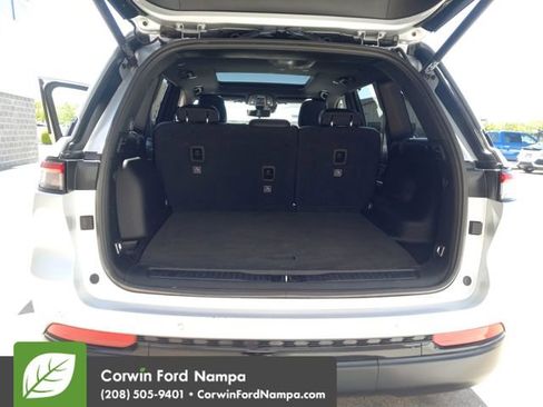 Used 2024 Jeep Grand Cherokee Limited w/ Luxury Tech Group II AWD/4WD image 27