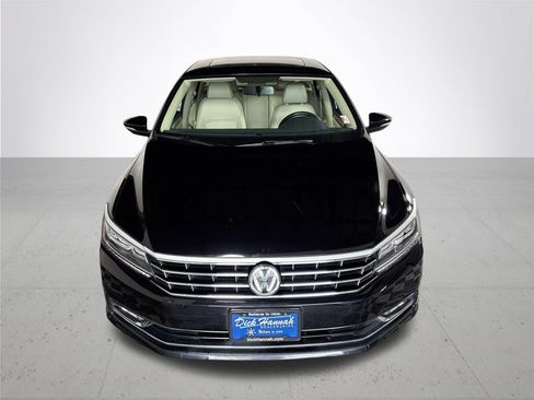 Used 2018 Volkswagen Passat 2.0T SE FWD image 3