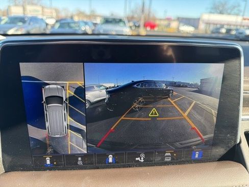 Used 2021 GMC Yukon SLT w/ SLT Premium Package image 19