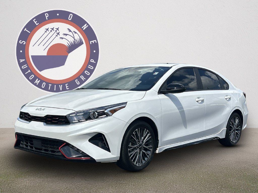Used 2023 Kia Forte GT-Line w/ GT-Line Premium Package FWD image 2