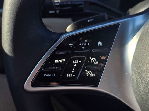 Used 2025 Mercedes-Benz C 300 Sedan image 32