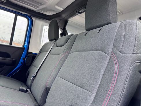 Used 2025 Jeep Wrangler Unlimited Rubicon image 24