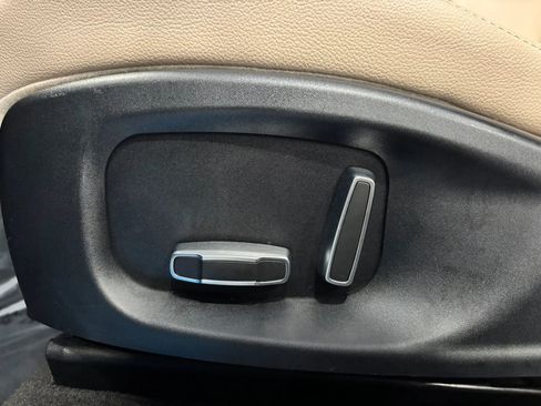 Used 2019 Jaguar F-PACE Premium image 13