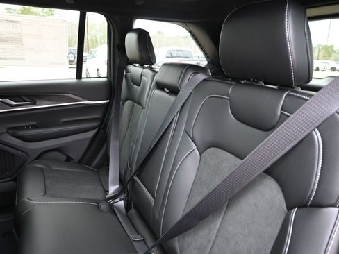 New 2026 Jeep Grand Cherokee Altitude image 18