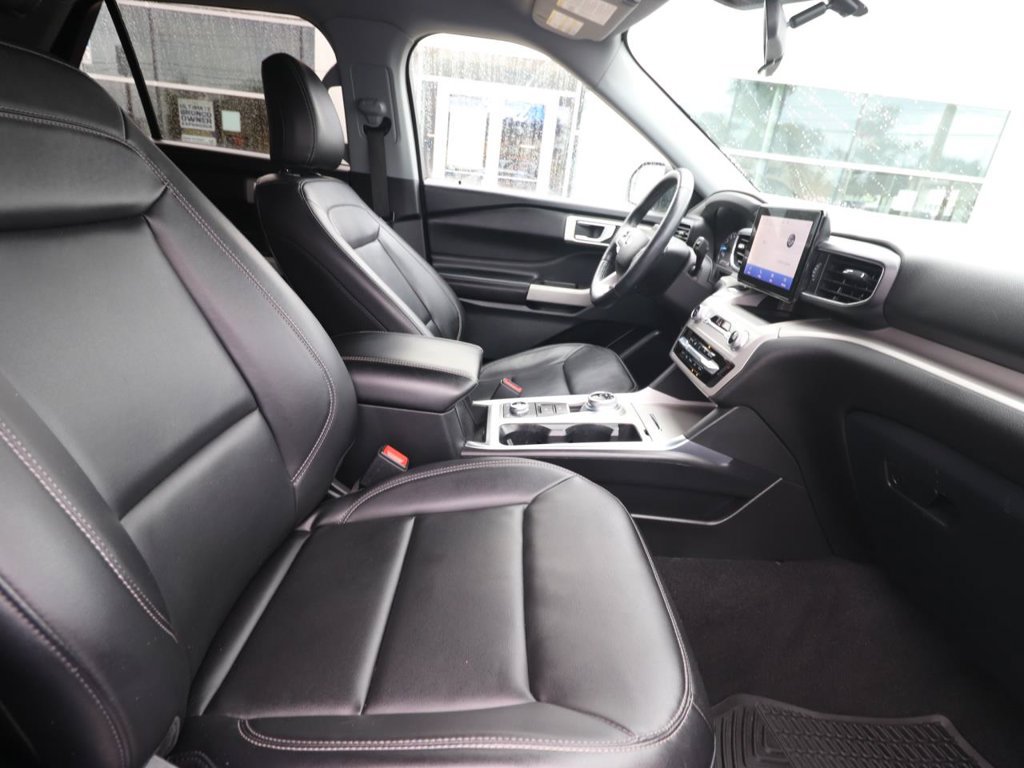 Used 2023 Ford Explorer XLT w/ Equipment Group 202A AWD/4WD image 14