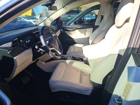 Used 2017 Tesla Model X 75D image 7