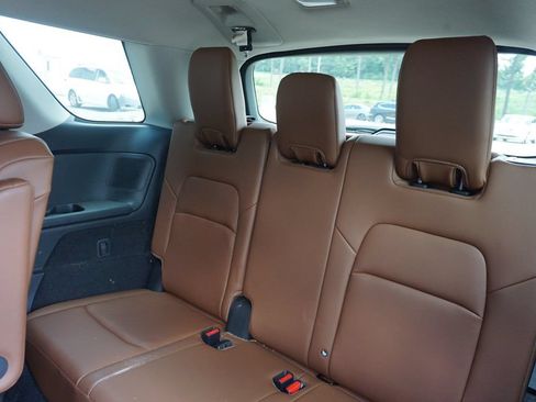 Used 2023 Nissan Pathfinder Platinum AWD/4WD image 17