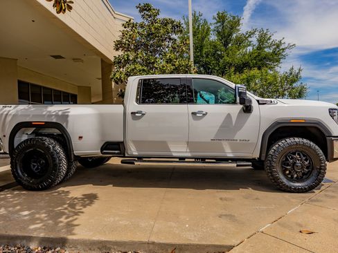 Used 2024 GMC Sierra 3500 SLT w/ SLT Premium Package image 11
