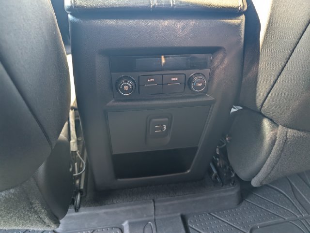 Used 2023 Chevrolet Traverse LT FWD image 24