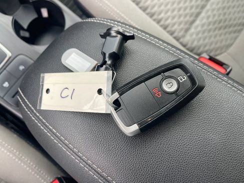 Used 2020 Ford Escape SE AWD/4WD image 4