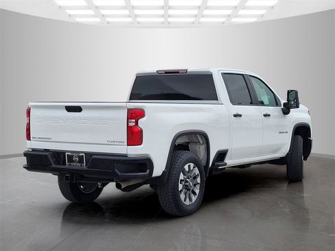 Used 2024 Chevrolet Silverado 2500 Custom w/ Custom Value Package image 4