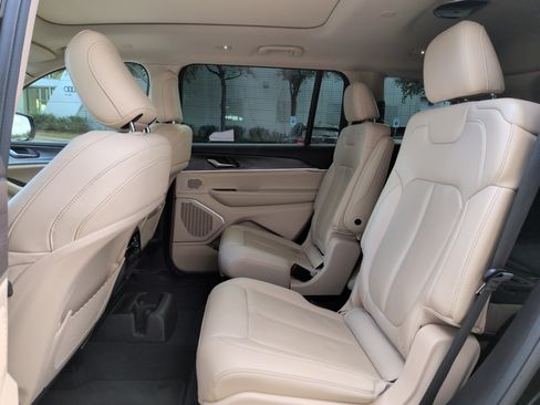 Used 2022 Jeep Grand Cherokee L Limited image 32