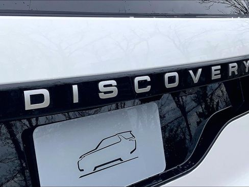 New 2026 Land Rover Discovery Limited Edition image 15