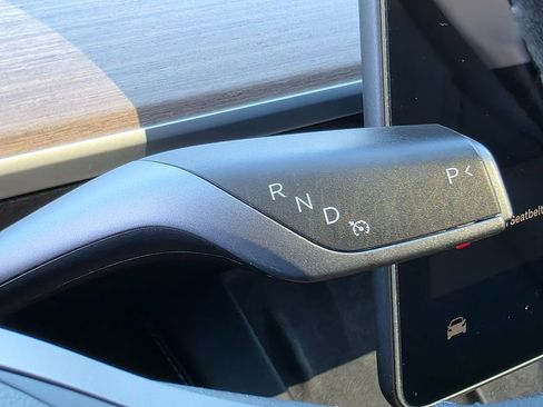 Used 2021 Tesla Model Y Long Range image 39