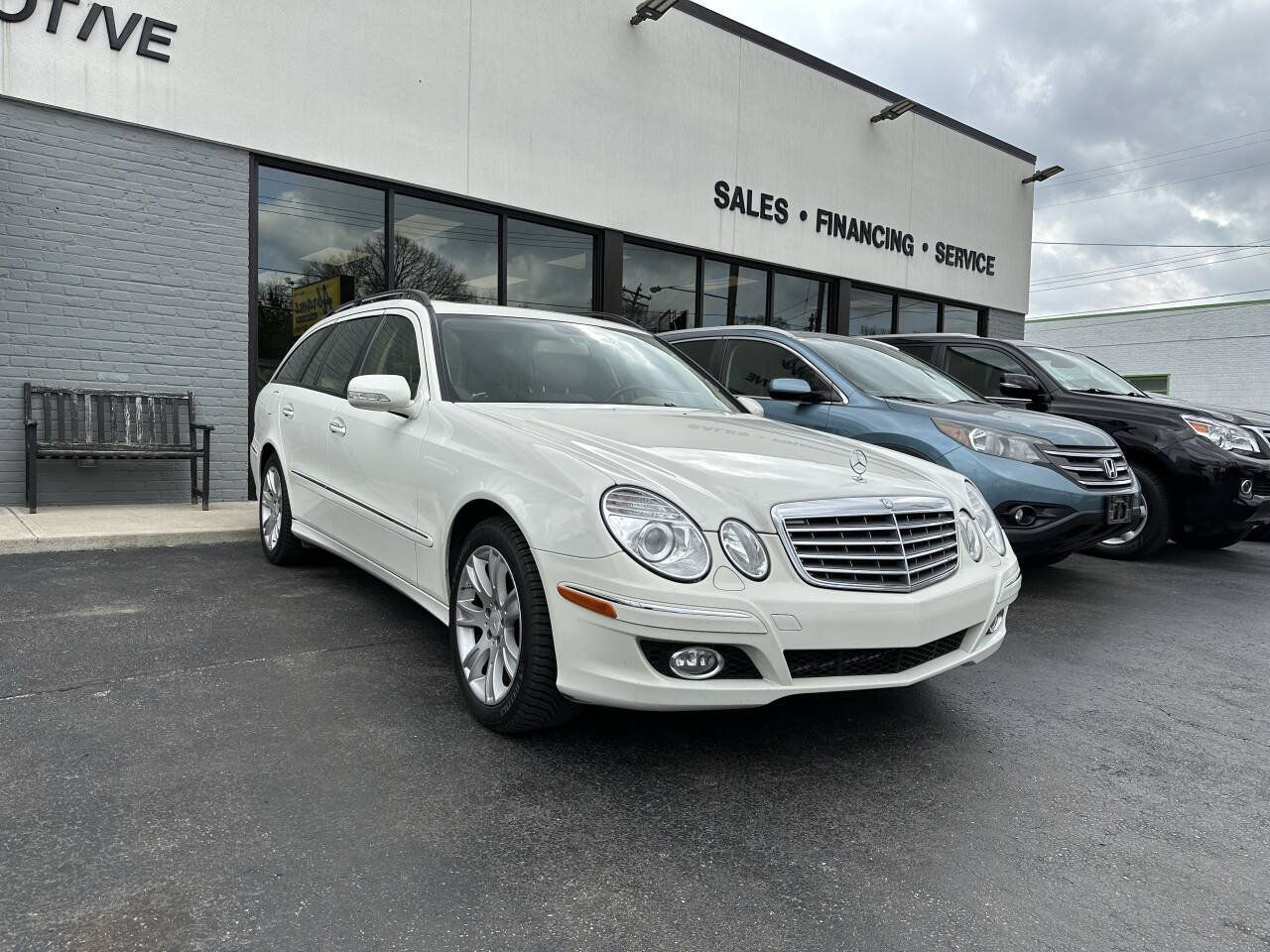 Used 2009 Mercedes-Benz E 350 4MATIC Wagon image 4