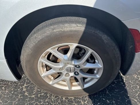 Used 2023 Chrysler Voyager LX image 9