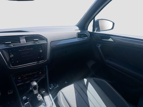 Certified 2023 Volkswagen Tiguan SE R-Line FWD image 21