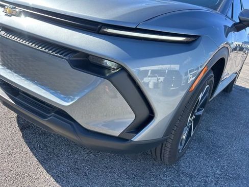 New 2026 Chevrolet Equinox EV LT image 9